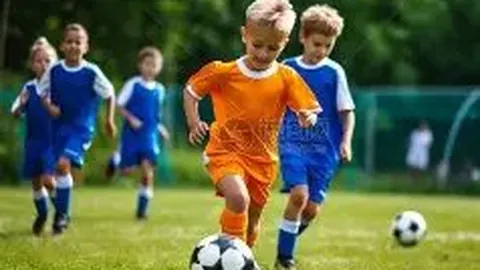 南野拓实破纪录首秀，堂安律内切神射，日本队2-0完胜加纳，弗朗西斯意外重伤成焦点