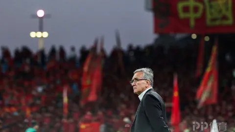 《曼联战术揭秘：强敌面前展反击神威，弱旅挑战需巩固火力优势！》