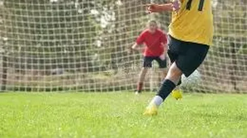 激战之夜：皇马英格兰对决，62场交锋，26胜16平，谁能问鼎胜利之光？